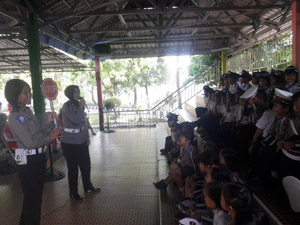 Puluhan Anak Usia Dini Kunjungi Taman Lalu Lintas